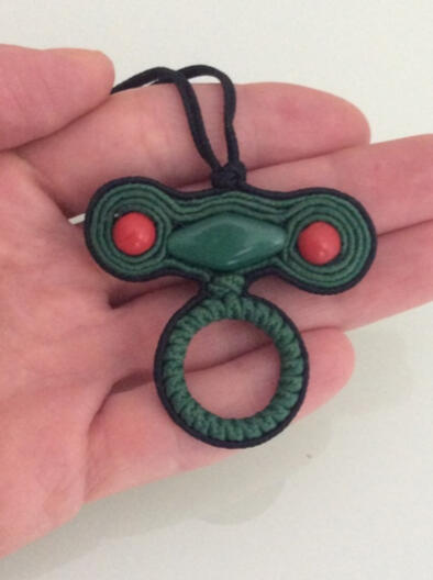 Red eye green frog necklace to hold your sunglasses